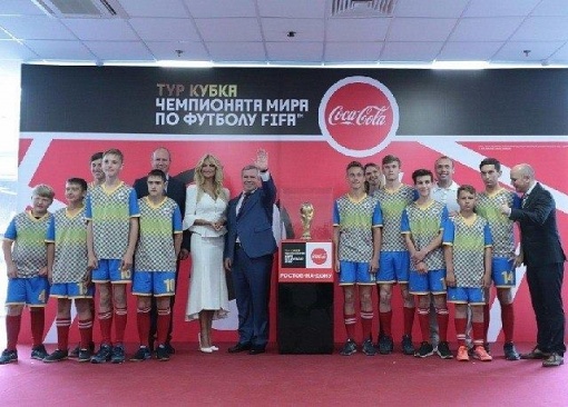 Белокалитвинские футболисты встретили главный футбольный трофей в Ростове-на-Дону