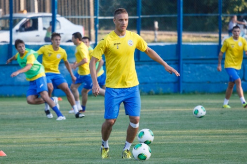 Салата отдан в аренду в «Томь»