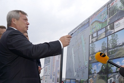 Василий Голубев утвердил основные направления обустройства территории возле футбольного стадиона