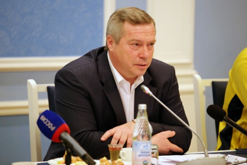  Губернатор Василий Голубев встретился с командой «Ростов»