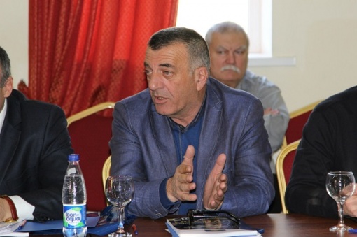 Сегодня в Грозном прошла отчётно-выборная конференция Федерации футбола Чеченской республики, на которой единогласно был избран новый руководитель республиканского футбола. Им стал известный арбитр и инспектор Алаш Солтаев.