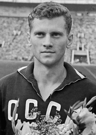 22 мая исполняется 87 лет со дня рождения самого известного донского футболиста Виктора Владимировича Понедельника, который ушёл из жизни 5 декабря 2020 года.