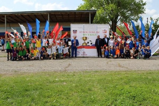 День Победы в Чертково встретили самым массовым футбольным турниром